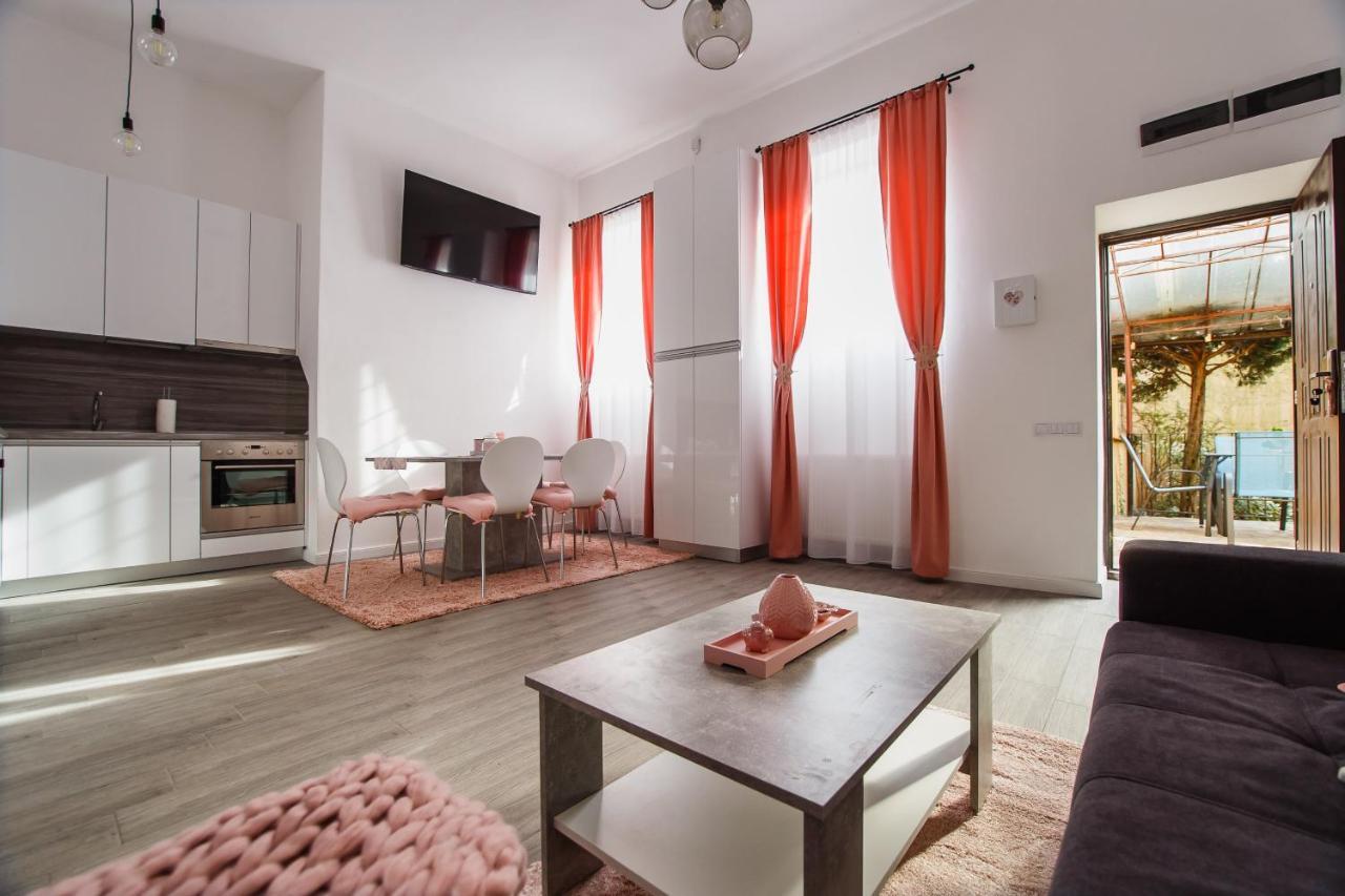 Stunning, Newly Renovated Central Apartment Орадя Экстерьер фото